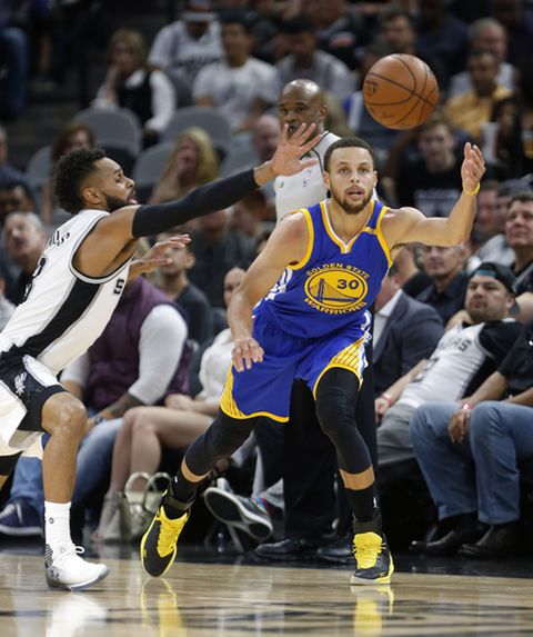 Curry scores 29, leads Warriors’ rally over Spurs 110-98 (Mar 29, 2017)