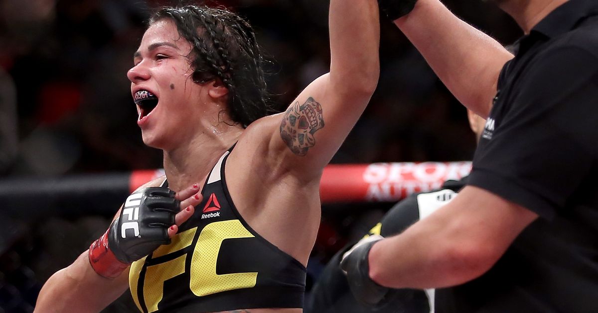 Claudia Gadelha makes quick work of Karolina Kowalkiewicz with first-round submission