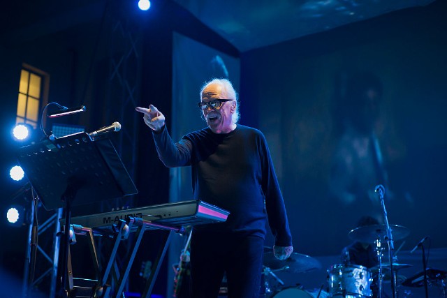 John Carpenter Announces Anthology: Movie Themes 1974-1998, Shares New Version of In the Mouth of Madness Theme