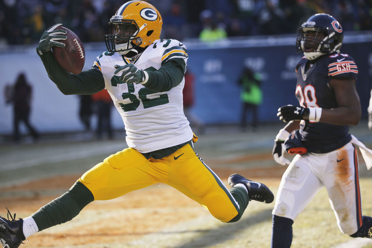 Packers: Running back Christine Michael re-signed, 2 other players visit