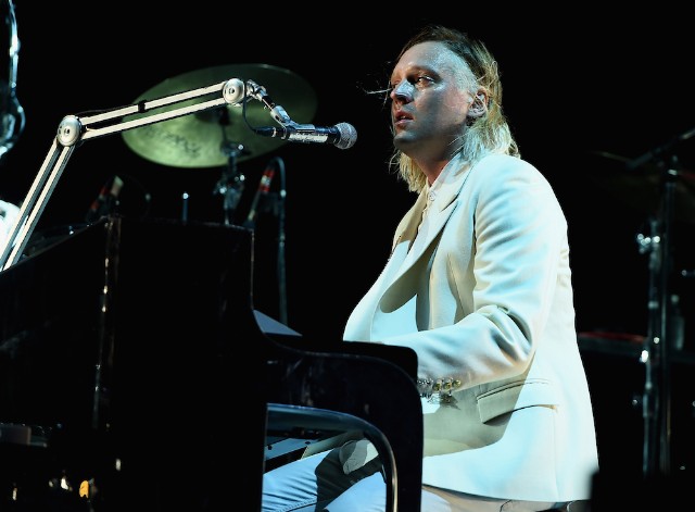 Arcade Fire Celebrate the End of the World on “Everything Now”