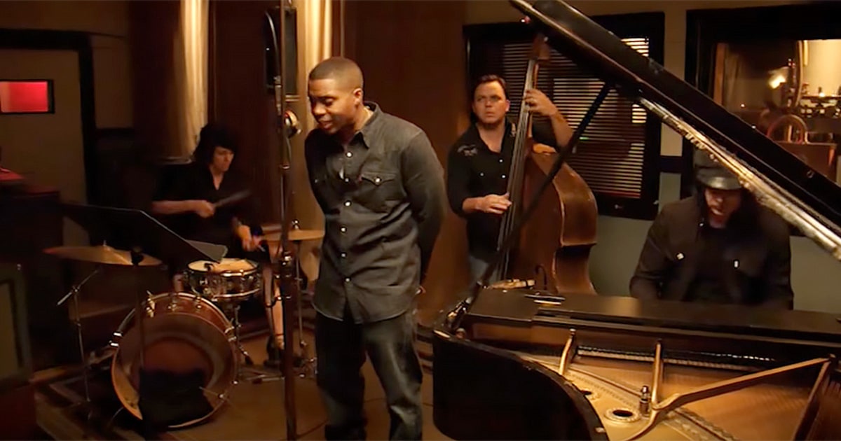 See Nas, Jack White Perform Breathless 1920s Version of ‘One Mic’