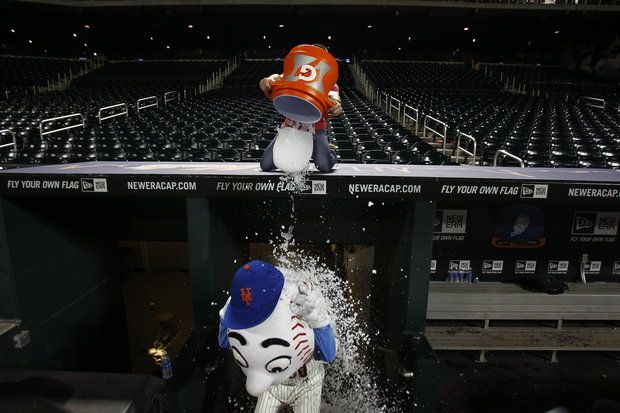 Why Mr. Met giving the finger is the perfect symbol of the Mets’ 2017 season
