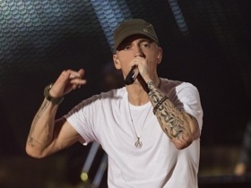 Eminem Calls Chuck D & B-Real “Gods” After Winning MTV EMA Best Hip Hop Artist Award